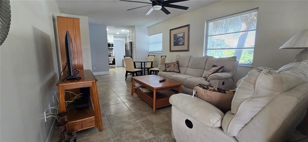 На продажу: $125,000 (2 спален, 2 ванн, 805 Квадратных фут)