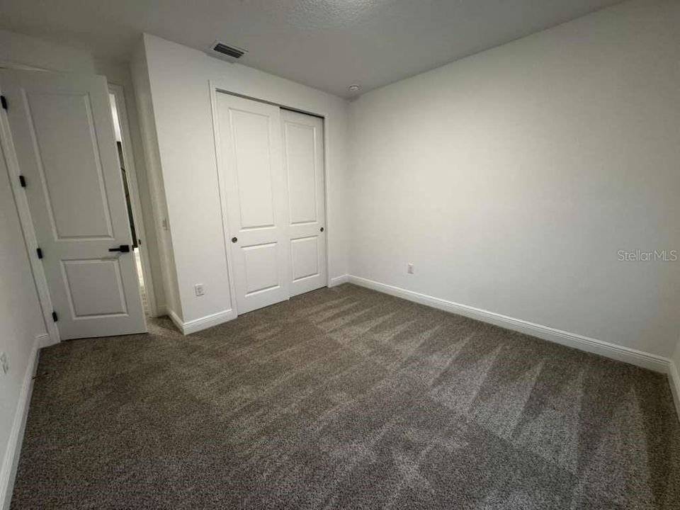 合同活跃: $3,200 (4 贝兹, 3 浴室, 2083 平方英尺)