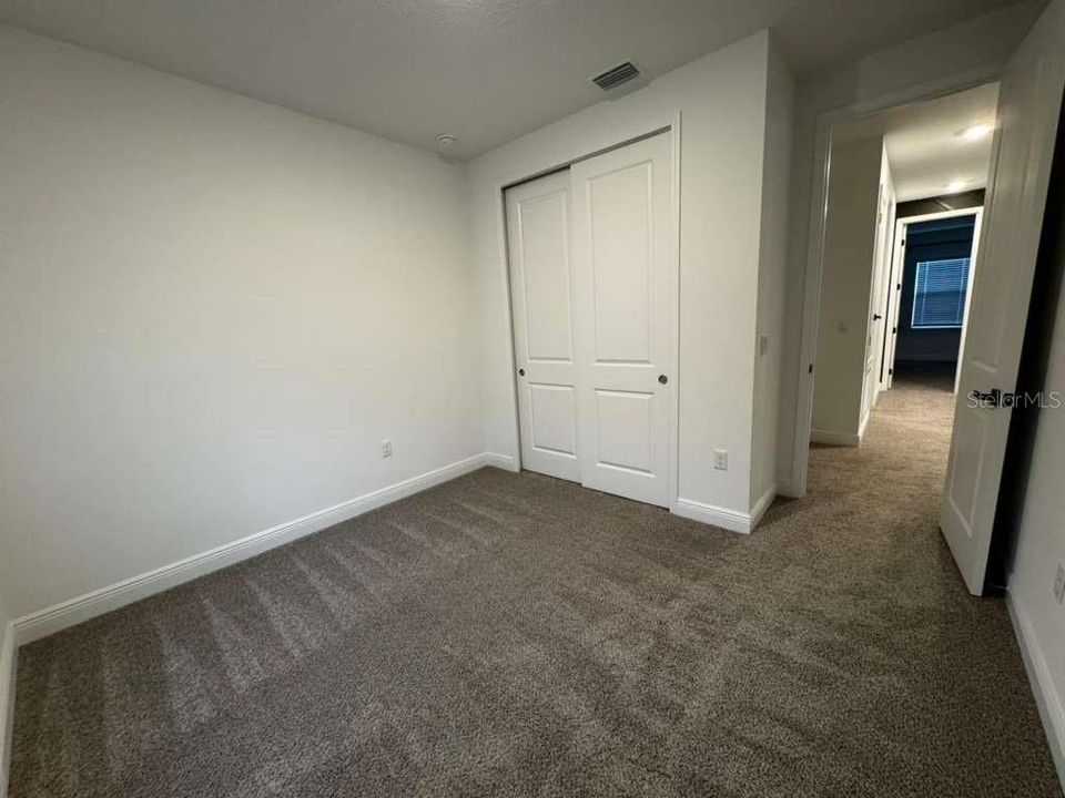 合同活跃: $3,200 (4 贝兹, 3 浴室, 2083 平方英尺)