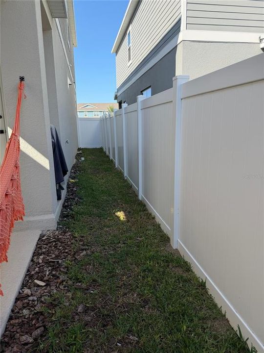 合同活跃: $3,200 (4 贝兹, 3 浴室, 2083 平方英尺)