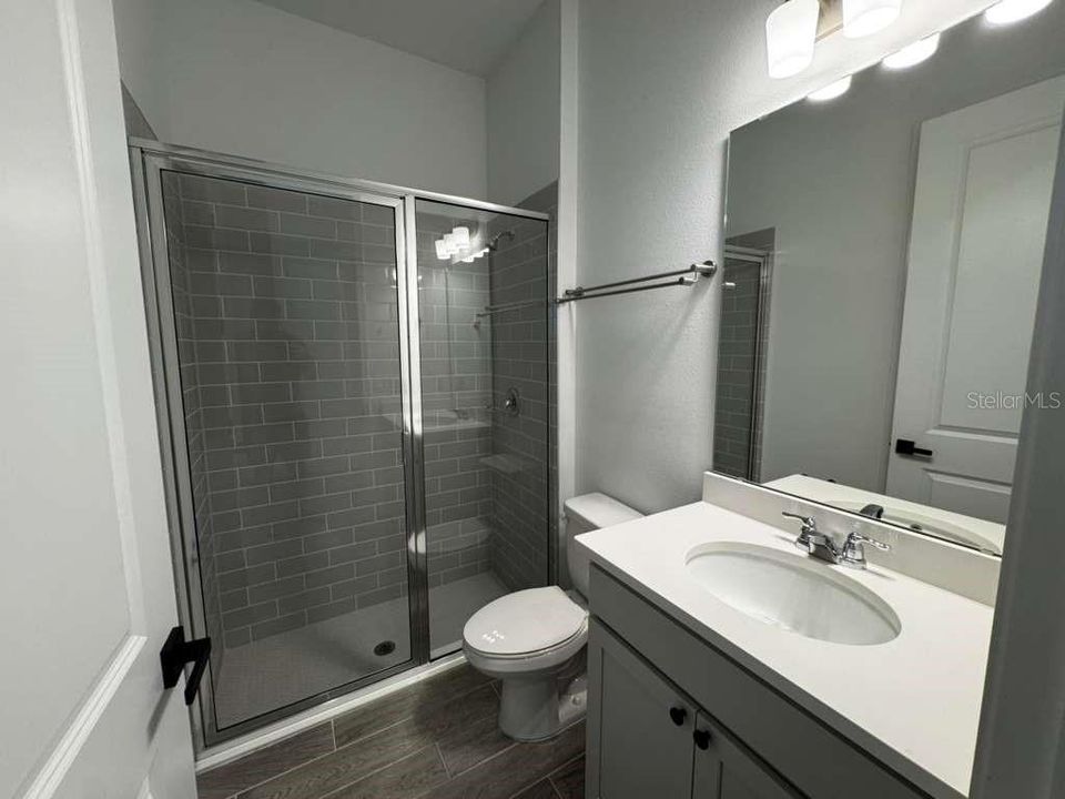 合同活跃: $3,200 (4 贝兹, 3 浴室, 2083 平方英尺)