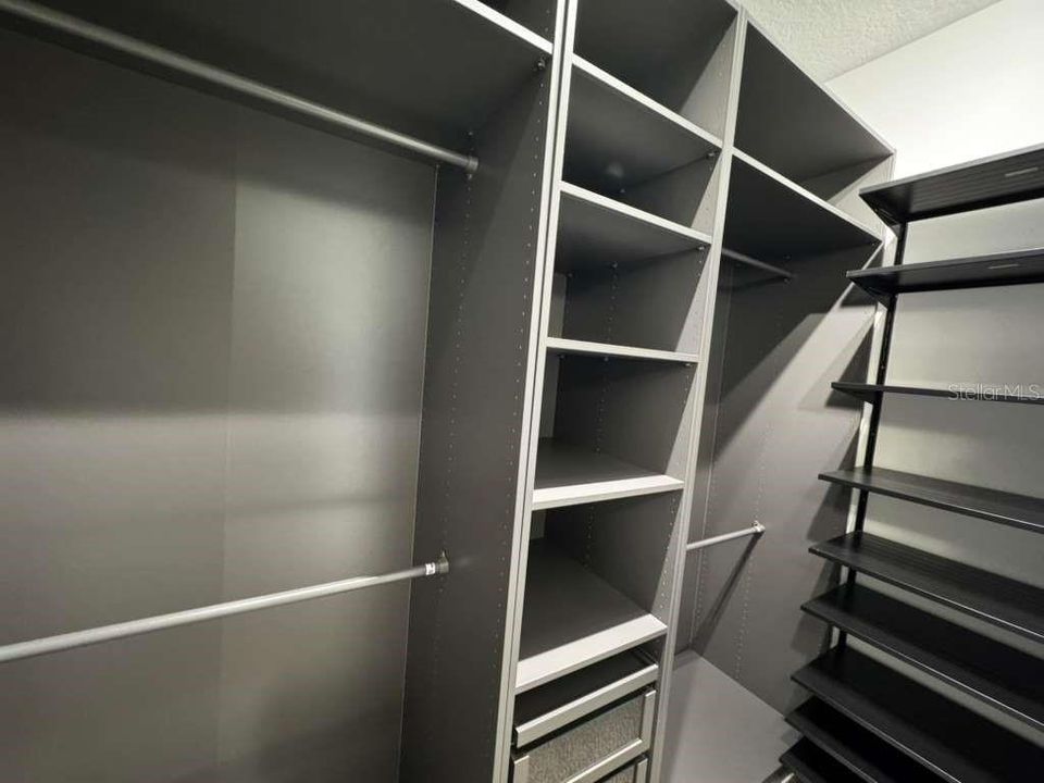 合同活跃: $3,200 (4 贝兹, 3 浴室, 2083 平方英尺)