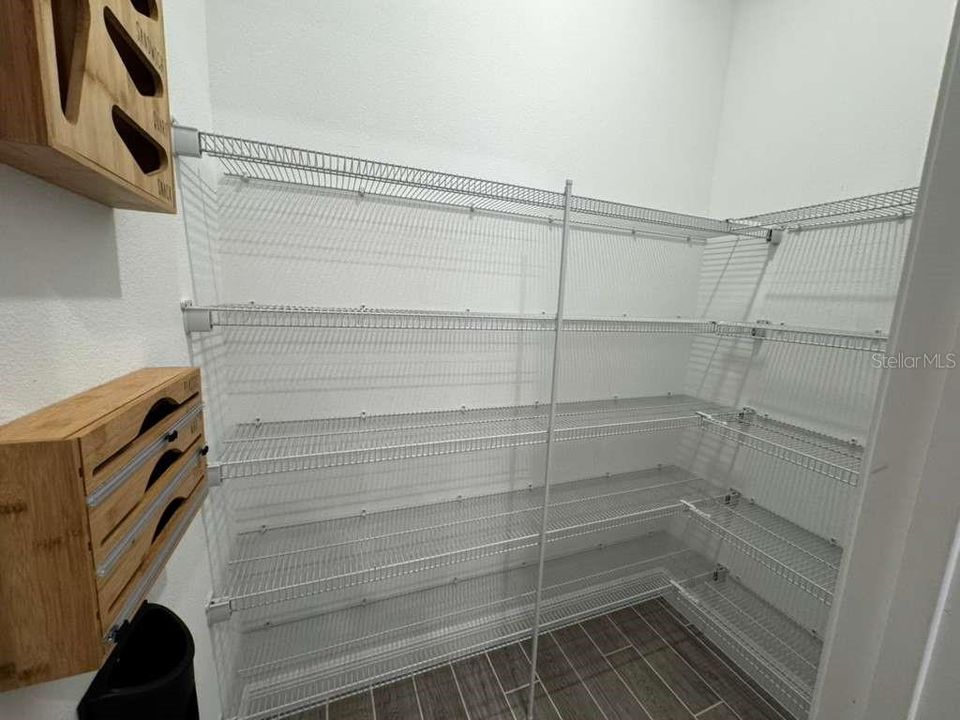 合同活跃: $3,200 (4 贝兹, 3 浴室, 2083 平方英尺)