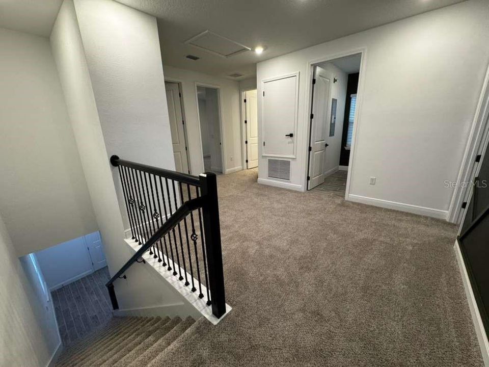 合同活跃: $3,200 (4 贝兹, 3 浴室, 2083 平方英尺)