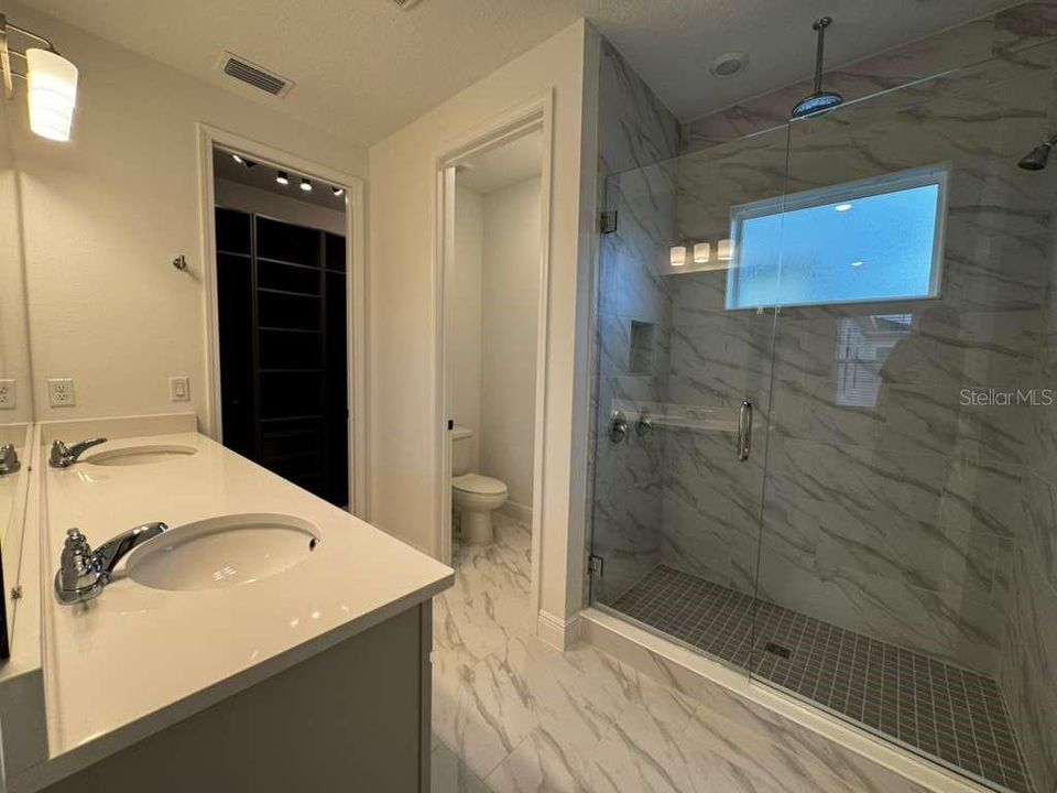 合同活跃: $3,200 (4 贝兹, 3 浴室, 2083 平方英尺)