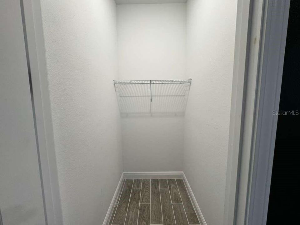 合同活跃: $3,200 (4 贝兹, 3 浴室, 2083 平方英尺)