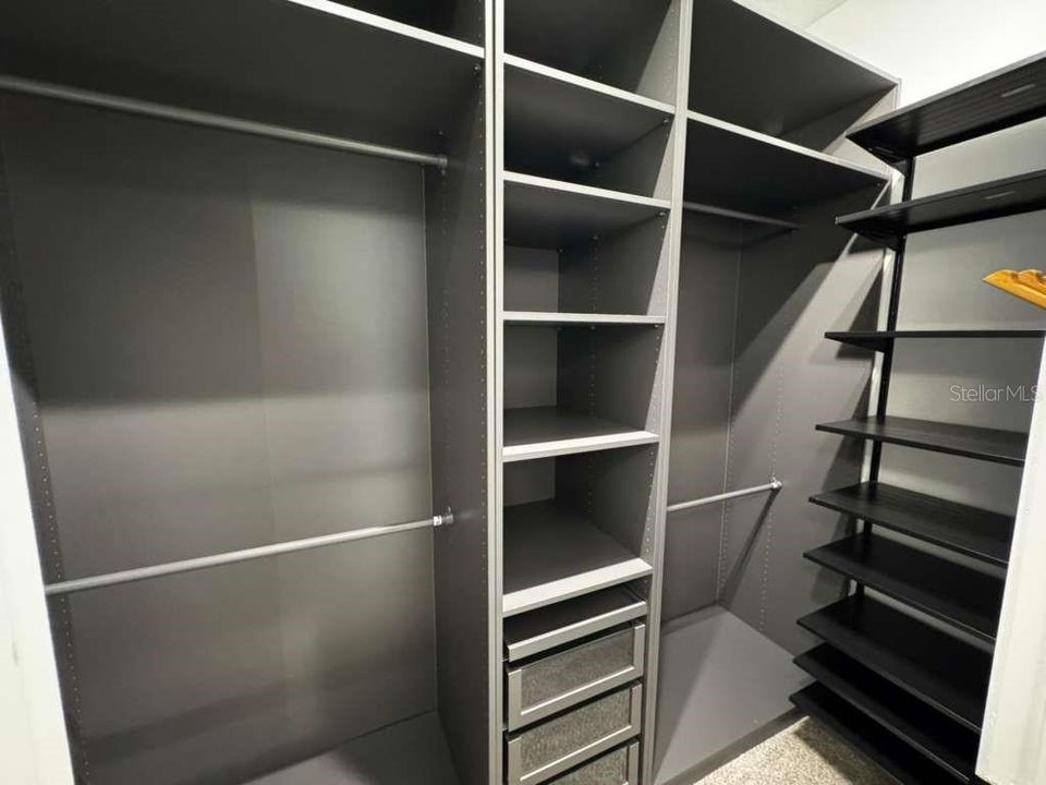 合同活跃: $3,200 (4 贝兹, 3 浴室, 2083 平方英尺)