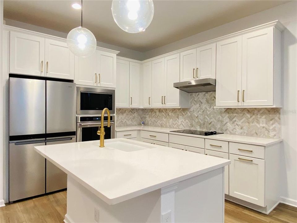 For Rent: $2,895 (4 beds, 3 baths, 1995 Square Feet)