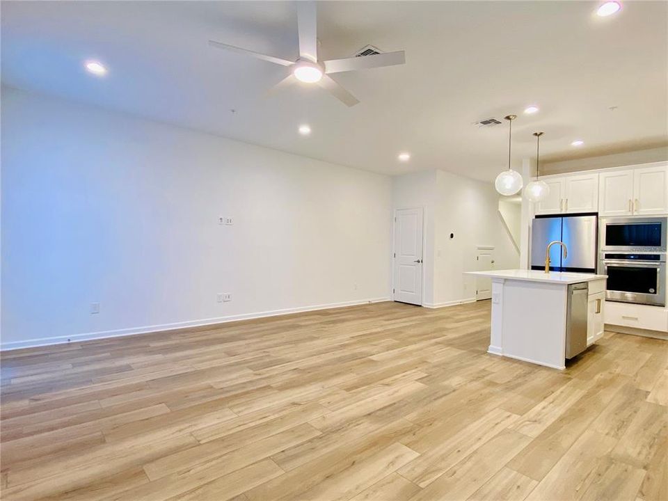 For Rent: $2,895 (4 beds, 3 baths, 1995 Square Feet)