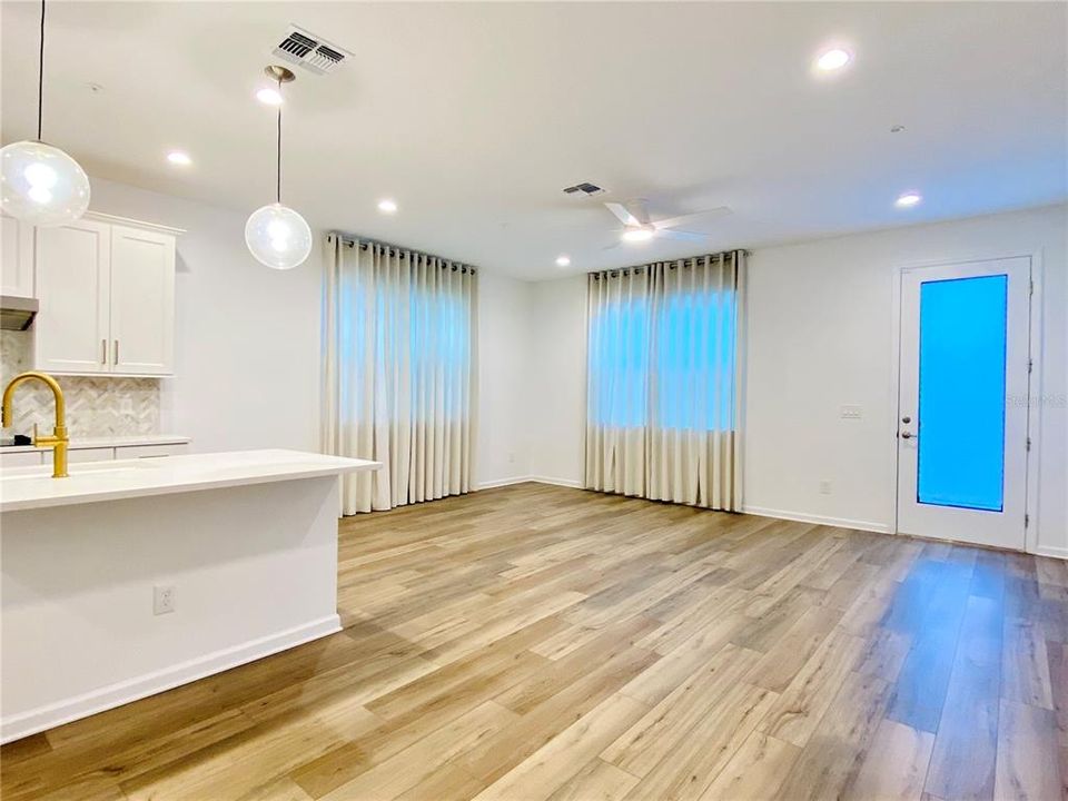 For Rent: $2,895 (4 beds, 3 baths, 1995 Square Feet)