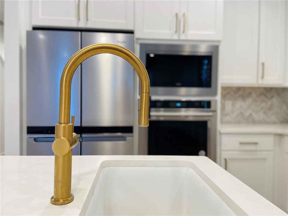 For Rent: $2,895 (4 beds, 3 baths, 1995 Square Feet)