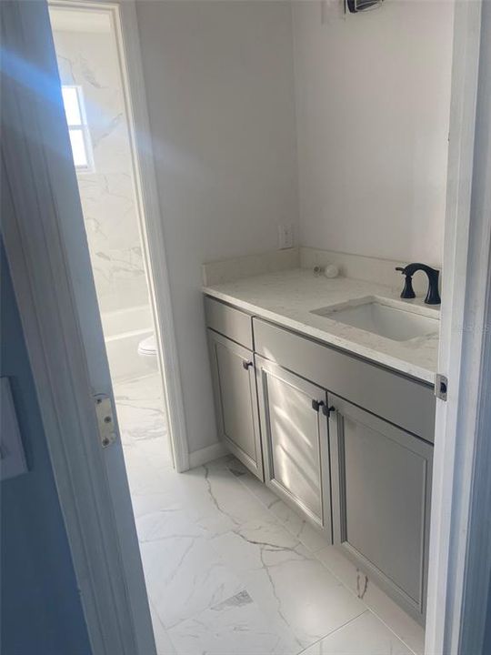 出租: $2,000 (4 贝兹, 2 浴室, 2780 平方英尺)