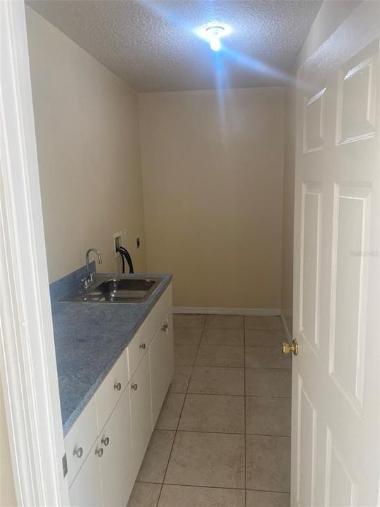 出租: $2,000 (4 贝兹, 2 浴室, 2780 平方英尺)