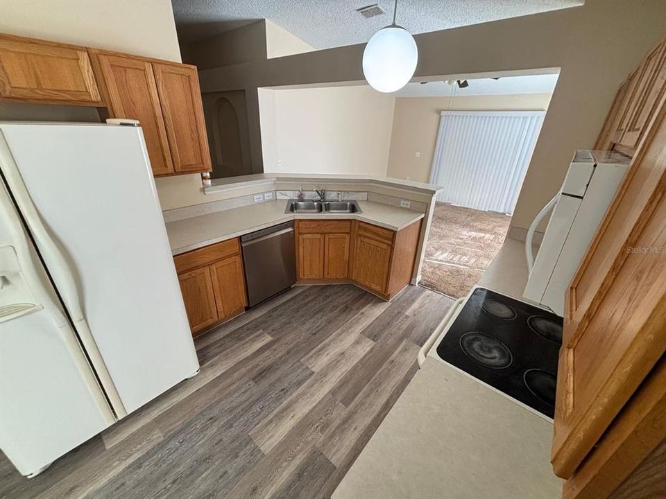 For Sale: $349,000 (4 beds, 2 baths, 1874 Square Feet)