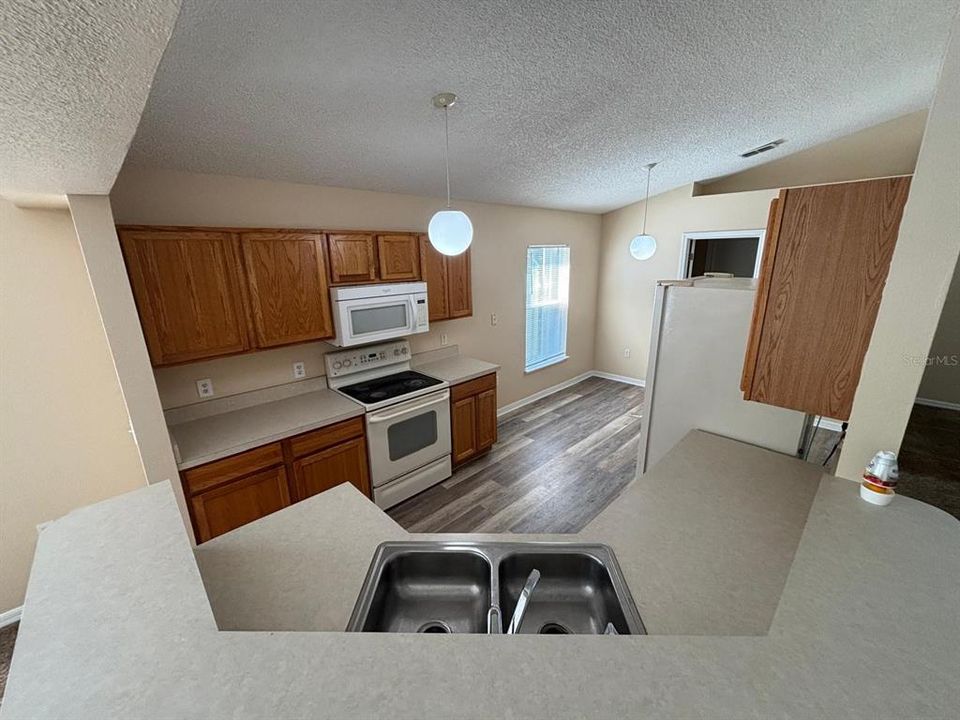 For Sale: $349,000 (4 beds, 2 baths, 1874 Square Feet)