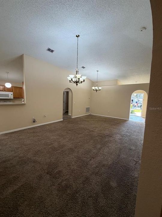 For Sale: $349,000 (4 beds, 2 baths, 1874 Square Feet)