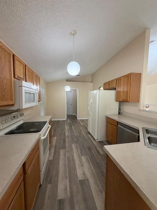 For Sale: $349,000 (4 beds, 2 baths, 1874 Square Feet)