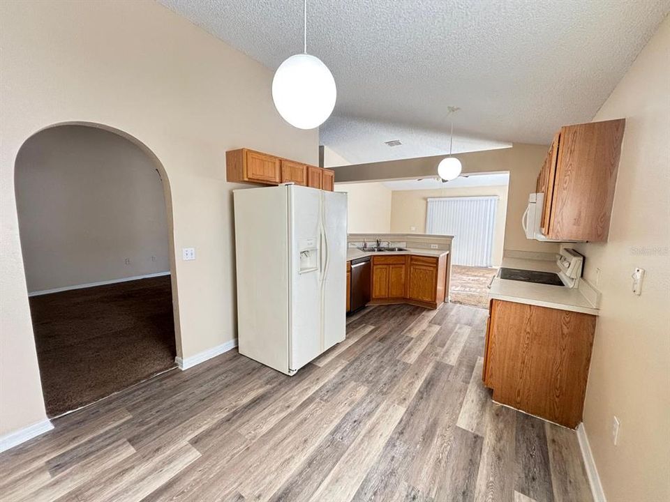 For Sale: $349,000 (4 beds, 2 baths, 1874 Square Feet)