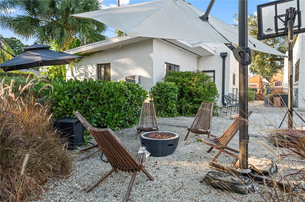 Active With Contract: $695,000 (4 beds, 2 baths, 2842 Square Feet)