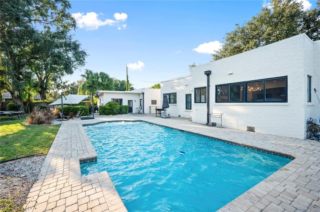 Active With Contract: $695,000 (4 beds, 2 baths, 2842 Square Feet)