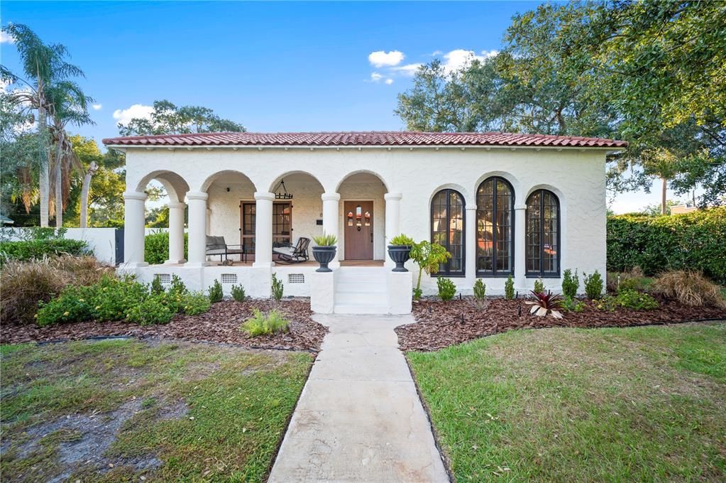 Active With Contract: $695,000 (4 beds, 2 baths, 2842 Square Feet)