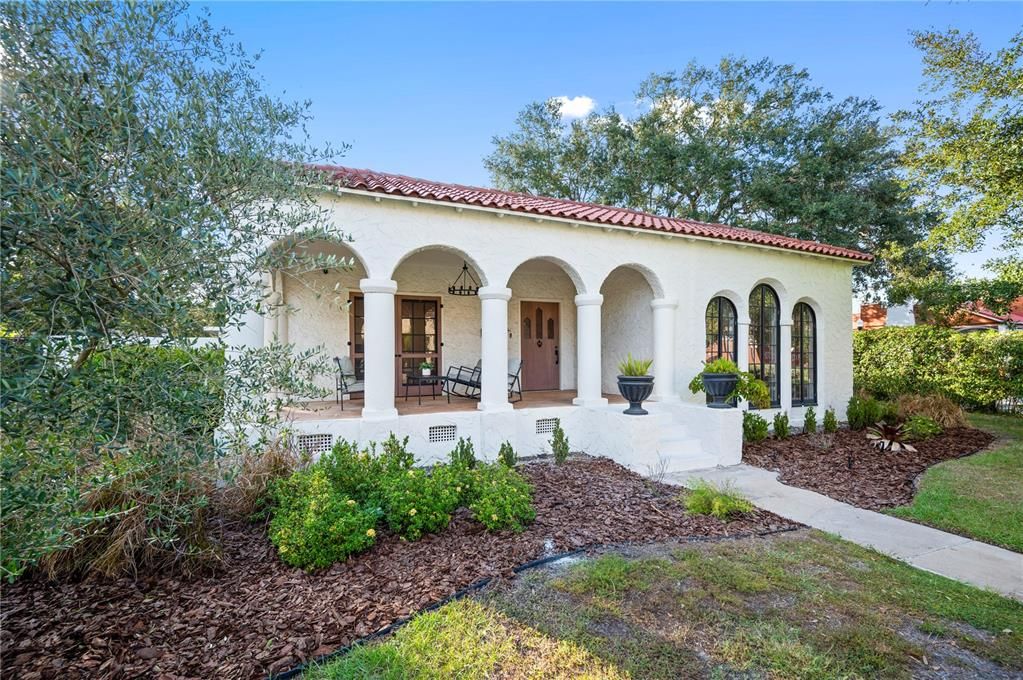 Active With Contract: $695,000 (4 beds, 2 baths, 2842 Square Feet)