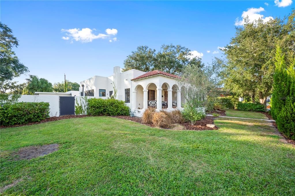 Active With Contract: $695,000 (4 beds, 2 baths, 2842 Square Feet)