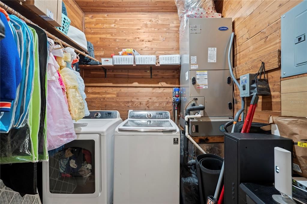 Active With Contract: $695,000 (4 beds, 2 baths, 2842 Square Feet)