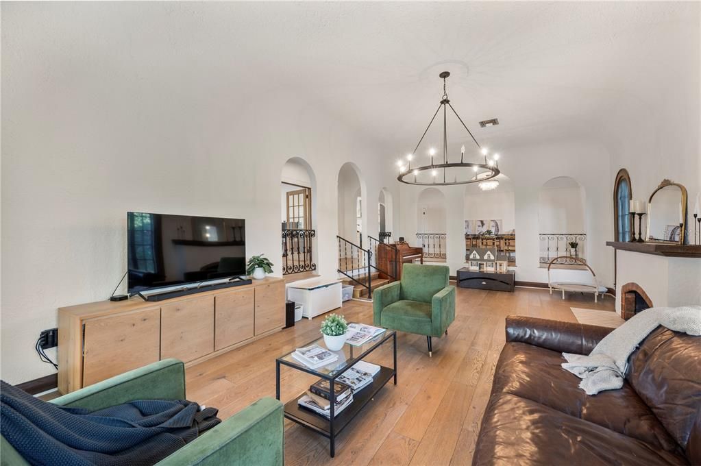 Active With Contract: $695,000 (4 beds, 2 baths, 2842 Square Feet)