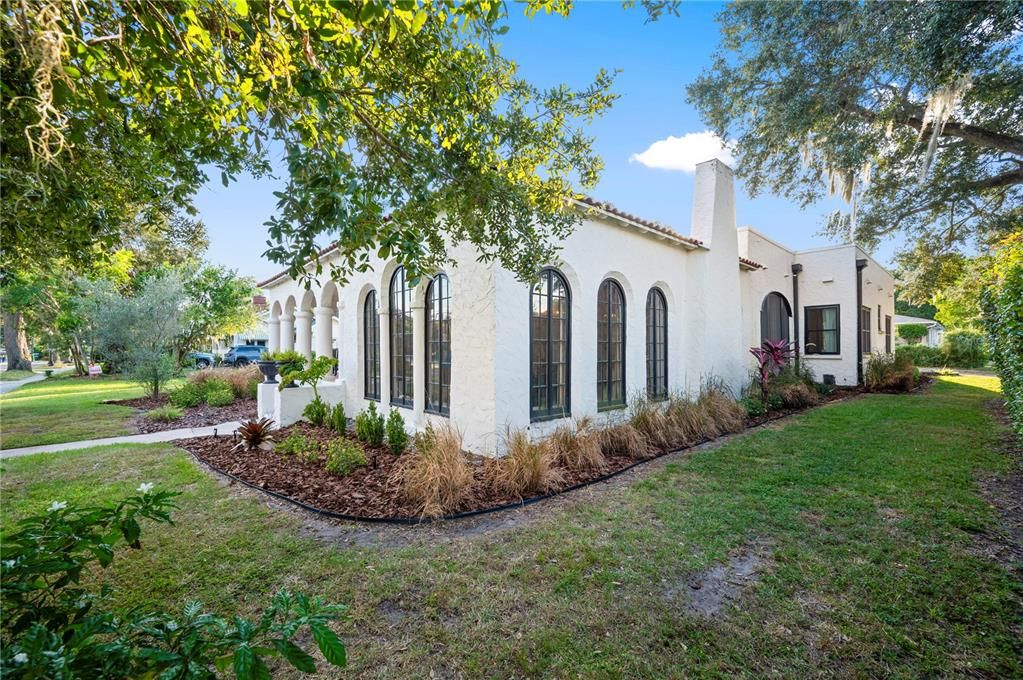 Active With Contract: $695,000 (4 beds, 2 baths, 2842 Square Feet)