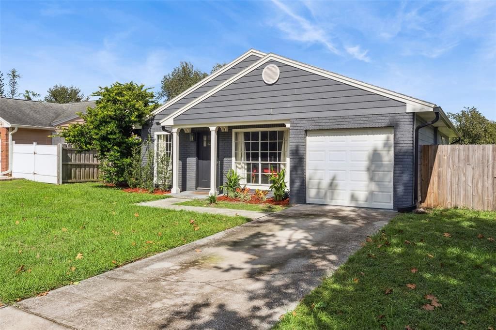 合同活跃: $322,000 (3 贝兹, 2 浴室, 1092 平方英尺)