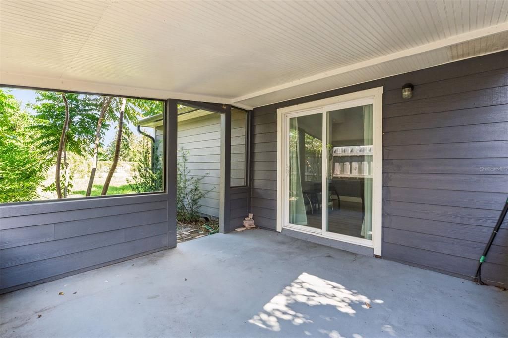 合同活跃: $322,000 (3 贝兹, 2 浴室, 1092 平方英尺)