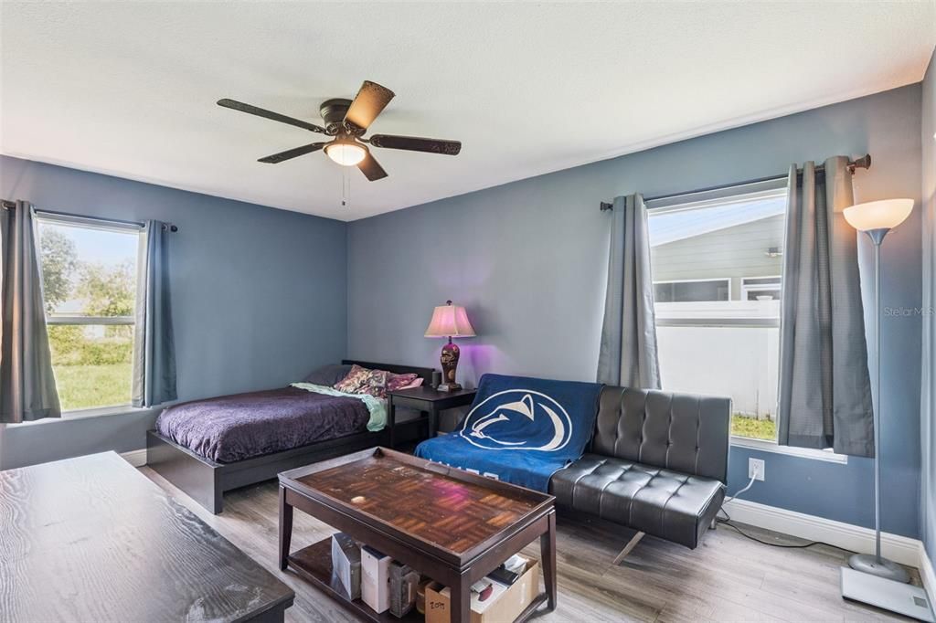 合同活跃: $322,000 (3 贝兹, 2 浴室, 1092 平方英尺)