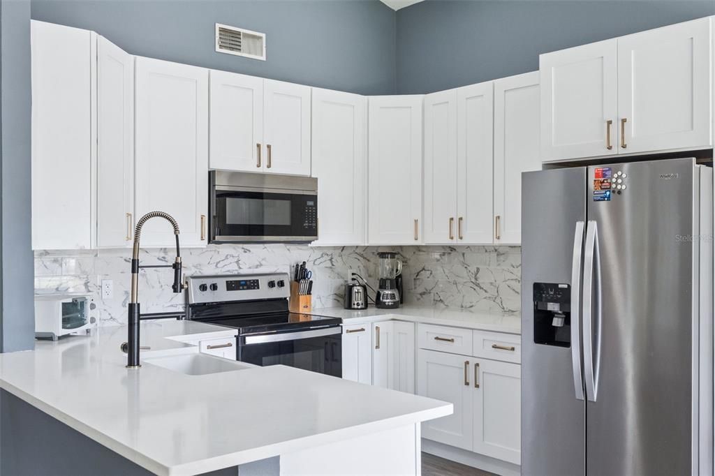 合同活跃: $322,000 (3 贝兹, 2 浴室, 1092 平方英尺)