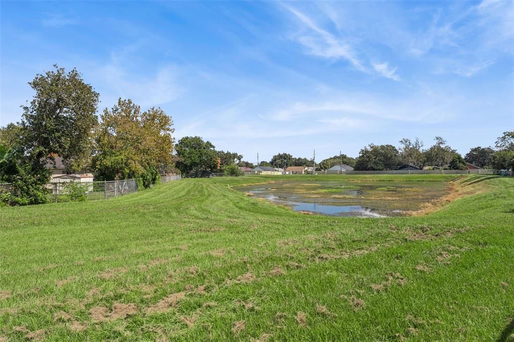 合同活跃: $322,000 (3 贝兹, 2 浴室, 1092 平方英尺)