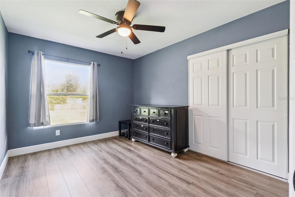 合同活跃: $322,000 (3 贝兹, 2 浴室, 1092 平方英尺)