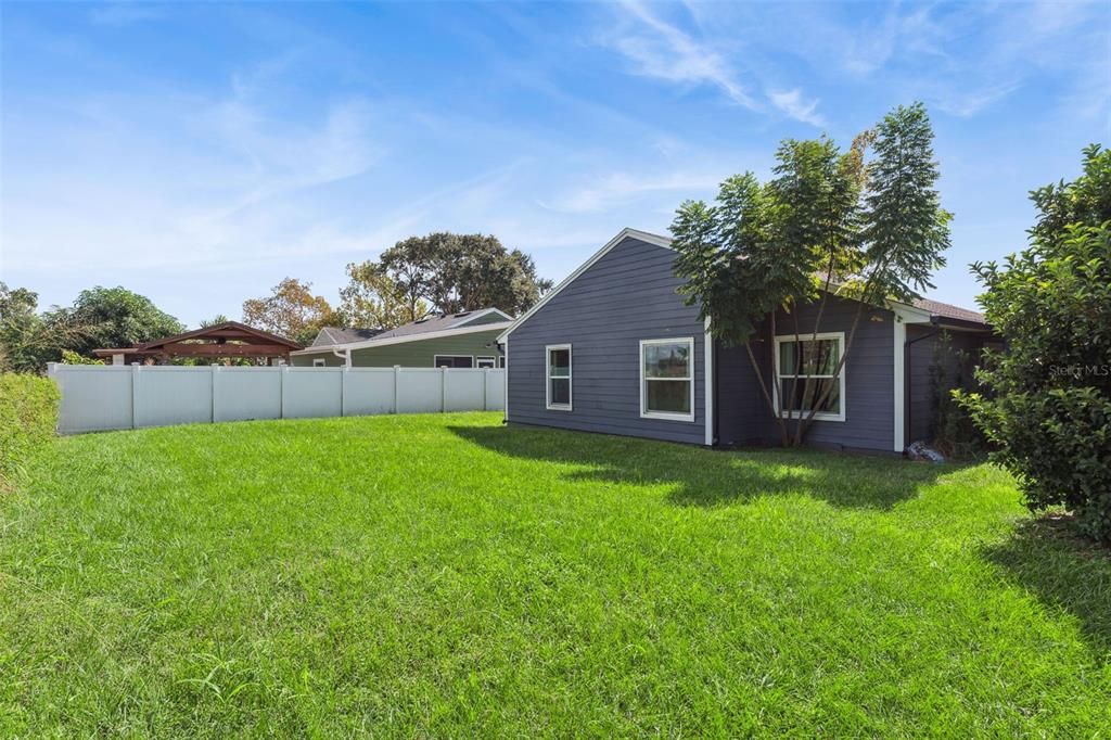 合同活跃: $322,000 (3 贝兹, 2 浴室, 1092 平方英尺)