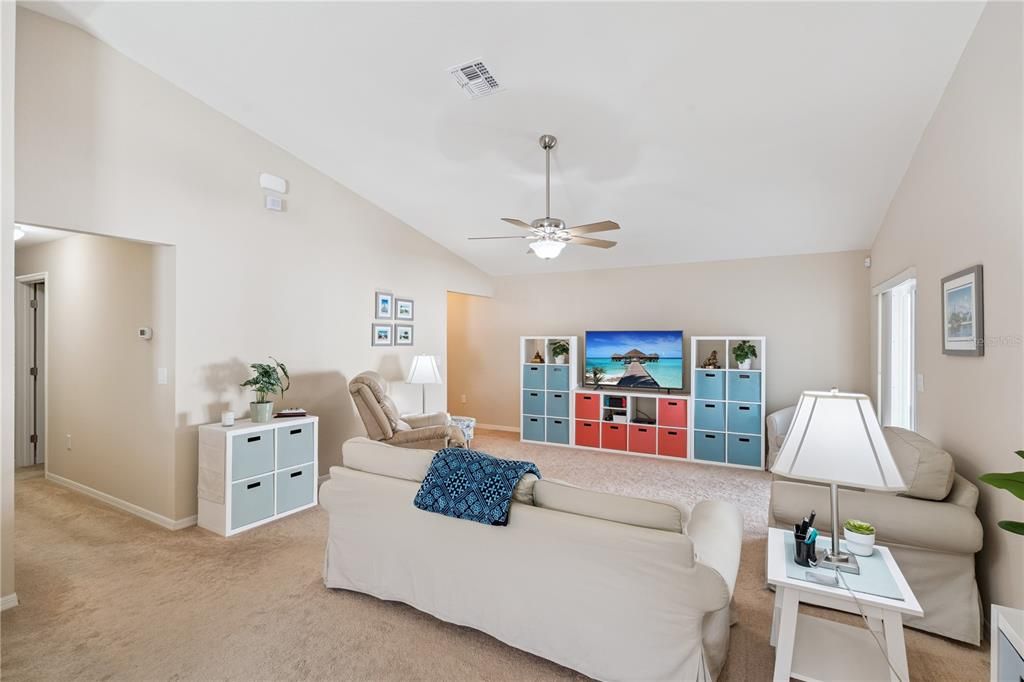 For Sale: $280,000 (4 beds, 2 baths, 1725 Square Feet)