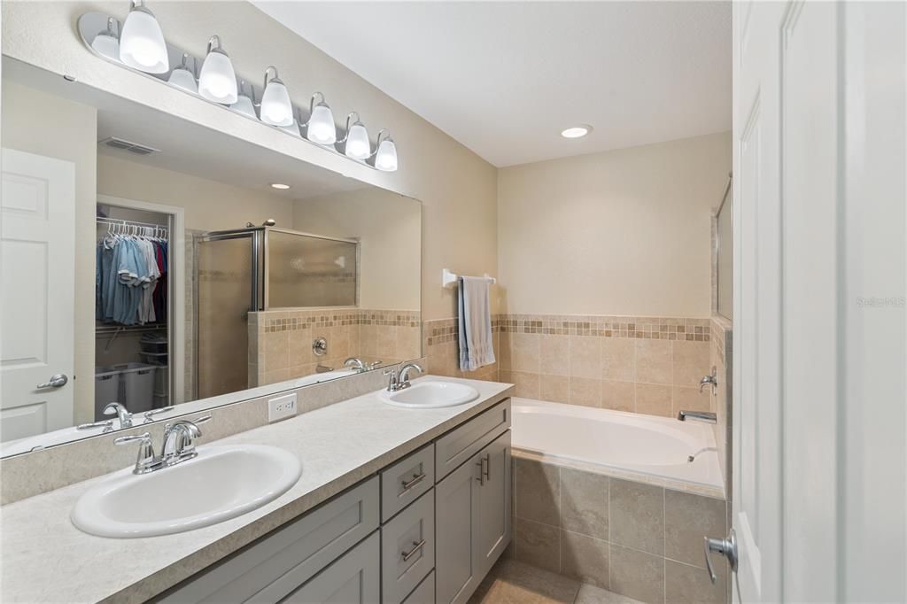 For Sale: $280,000 (4 beds, 2 baths, 1725 Square Feet)