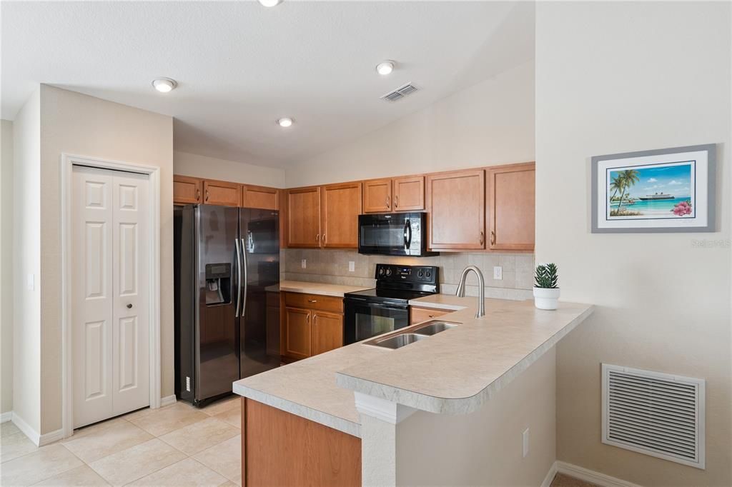 For Sale: $280,000 (4 beds, 2 baths, 1725 Square Feet)