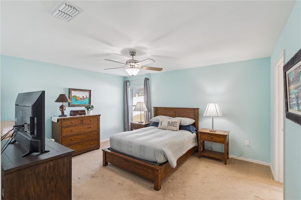 For Sale: $280,000 (4 beds, 2 baths, 1725 Square Feet)