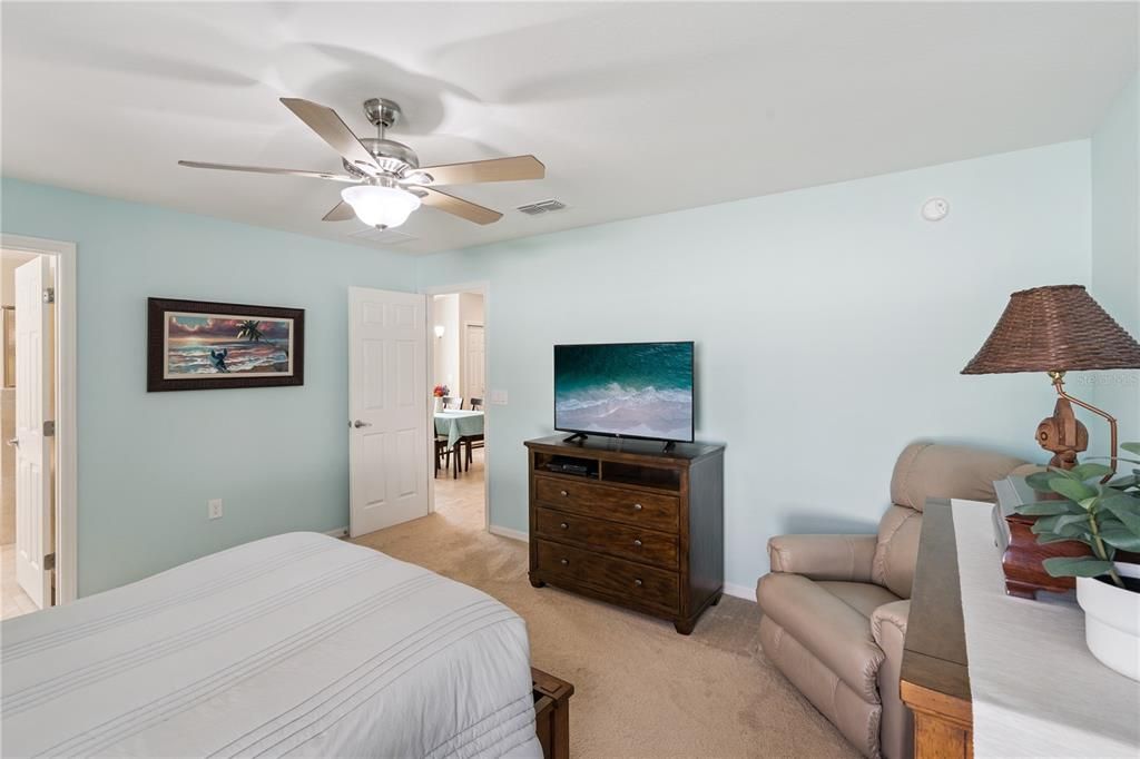 For Sale: $280,000 (4 beds, 2 baths, 1725 Square Feet)