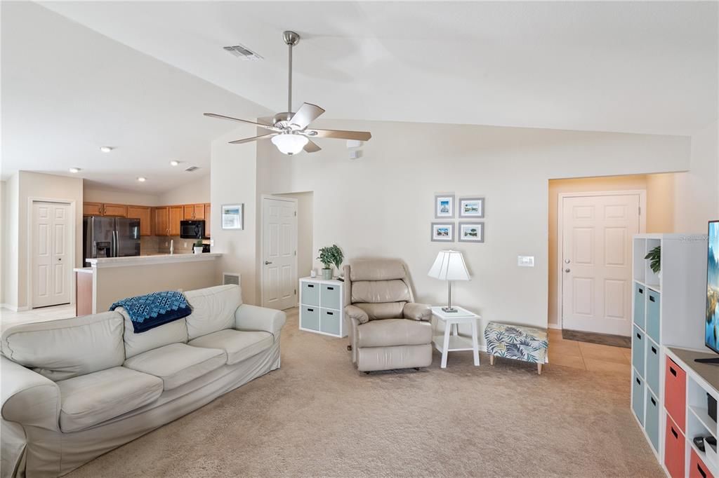 For Sale: $280,000 (4 beds, 2 baths, 1725 Square Feet)