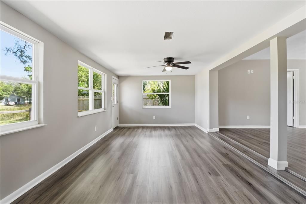 待售: $249,500 (3 贝兹, 2 浴室, 1686 平方英尺)