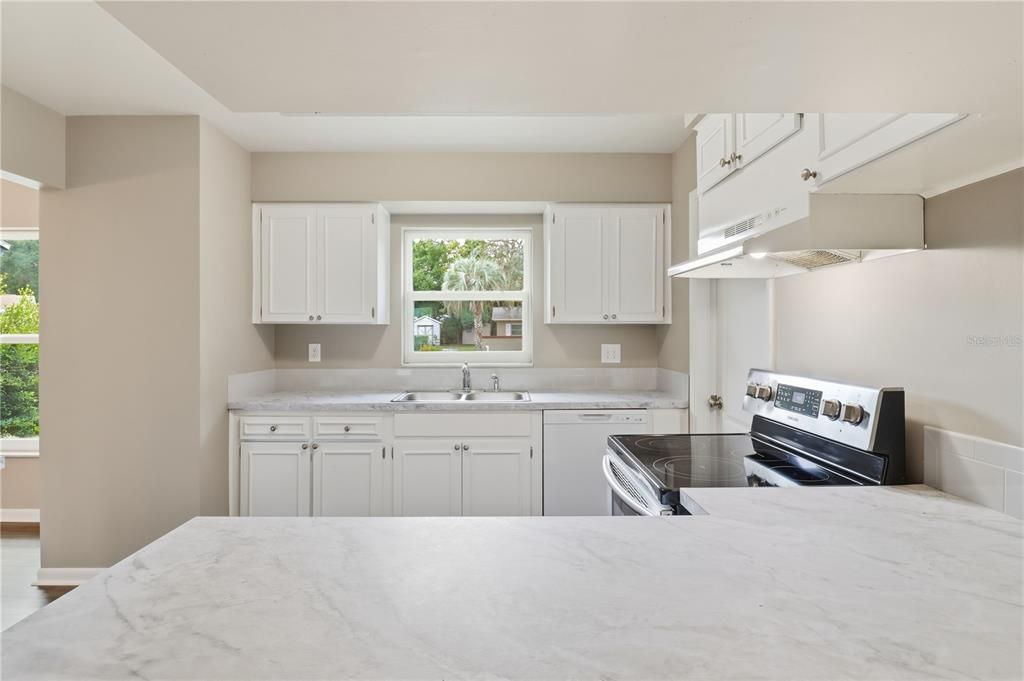 待售: $249,500 (3 贝兹, 2 浴室, 1686 平方英尺)