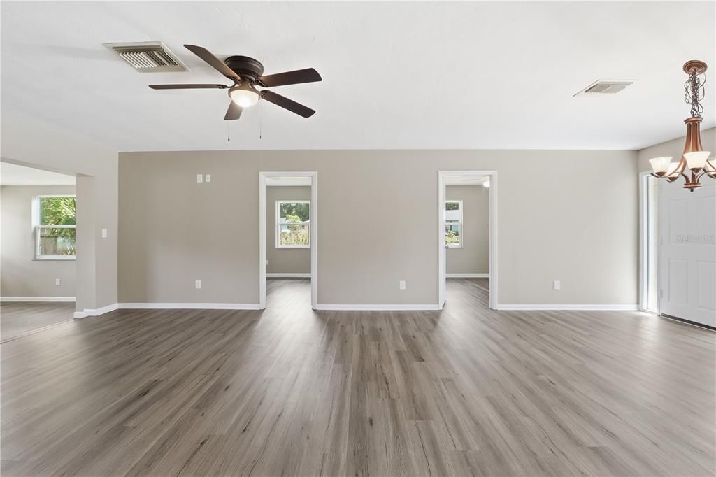 待售: $249,500 (3 贝兹, 2 浴室, 1686 平方英尺)