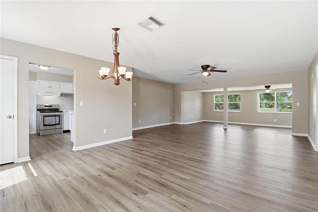 待售: $249,500 (3 贝兹, 2 浴室, 1686 平方英尺)