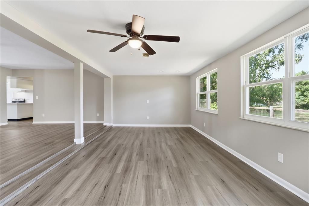 待售: $249,500 (3 贝兹, 2 浴室, 1686 平方英尺)