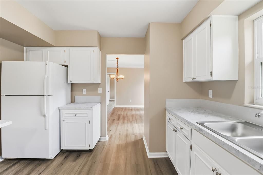 待售: $249,500 (3 贝兹, 2 浴室, 1686 平方英尺)