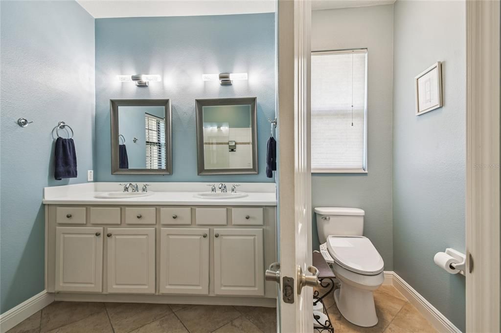 Active With Contract: $319,000 (2 beds, 2 baths, 1581 Square Feet)